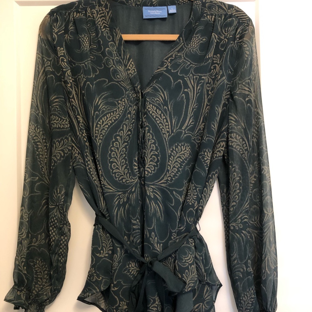 Simply Vera Vera Wang Women’s large lined blouse/ top. green and gold pattern